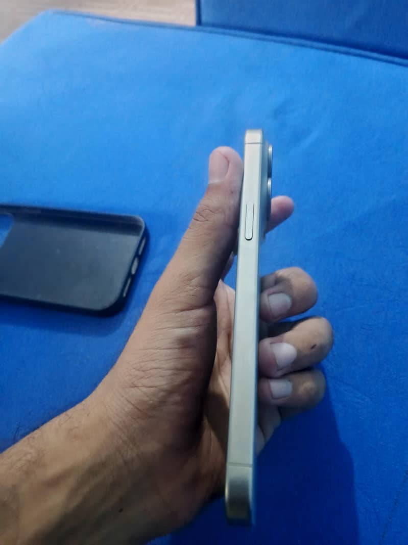 Apple iPhone 15 Pro Max 4