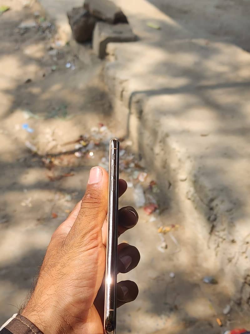 Apple iPhone XS Max 2