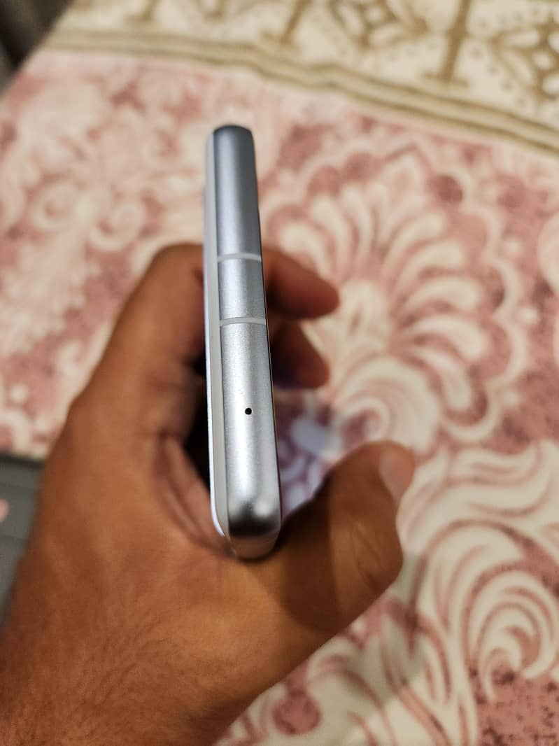 Google Pixel 7a 2
