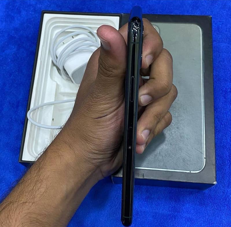 Apple iPhone 11 Pro Max 3