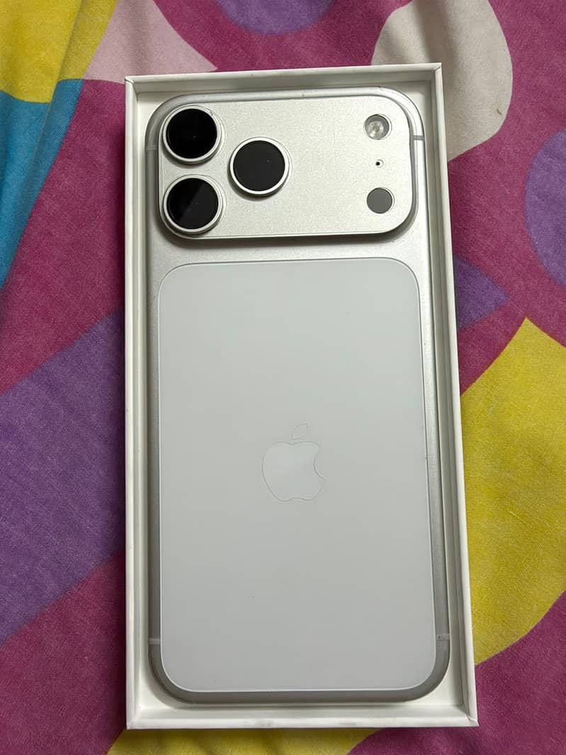 Apple iPhone 17 Pro Max 1