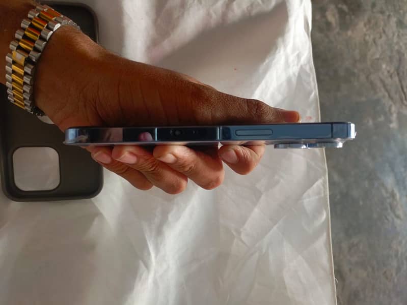 Apple iPhone 13 Pro 2