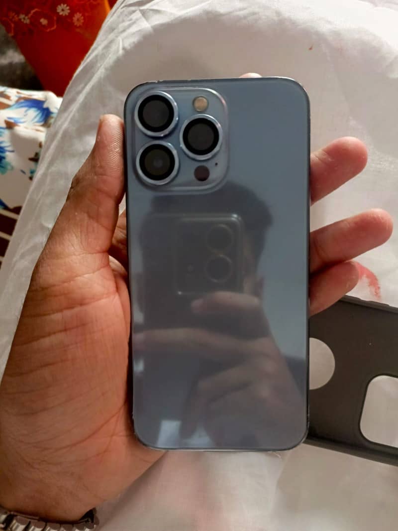 Apple iPhone 13 Pro 4