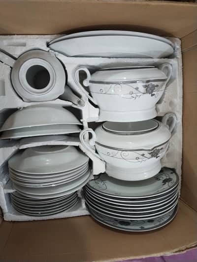 BONE CHINA DINNER SET