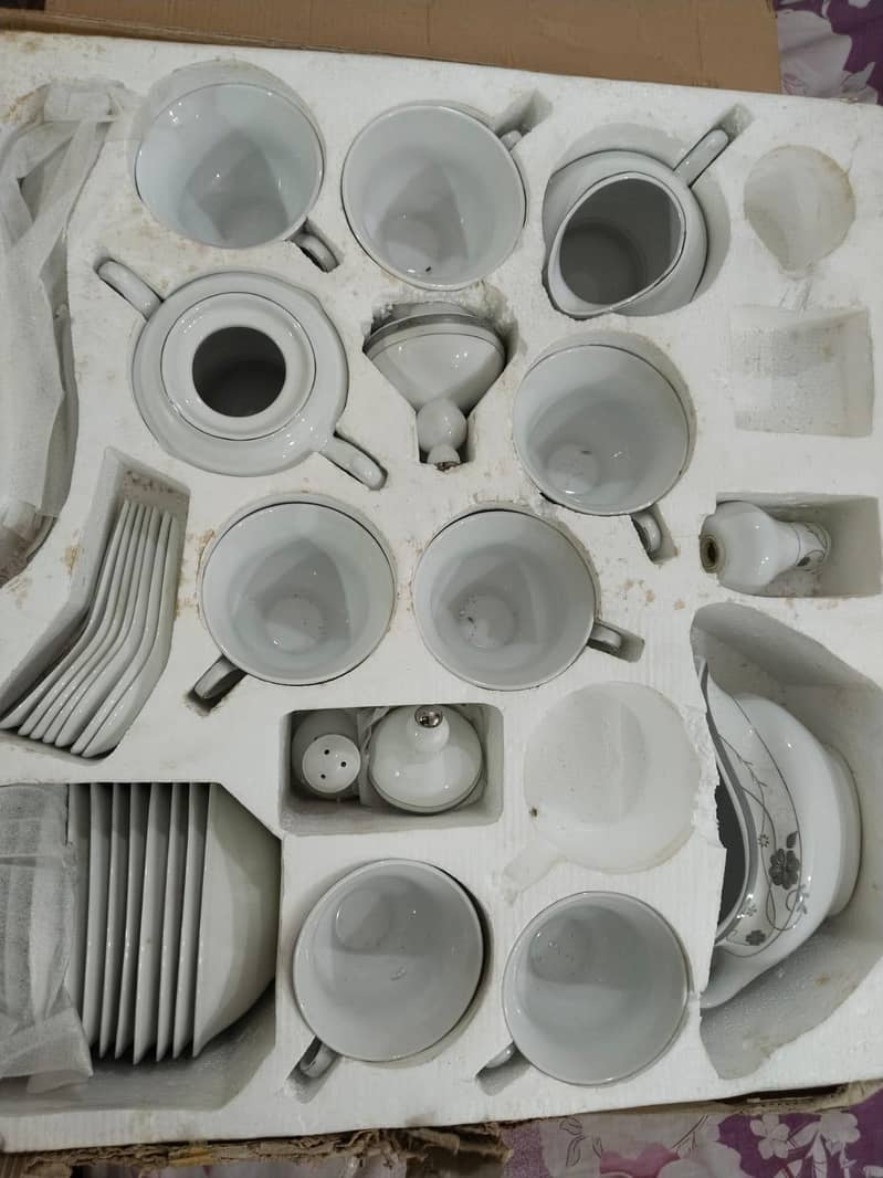 BONE CHINA DINNER SET 1
