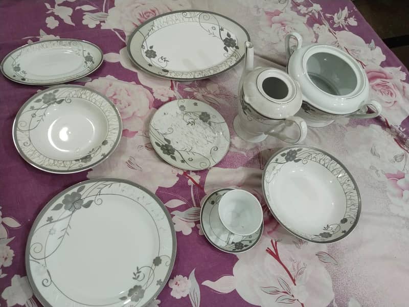 BONE CHINA DINNER SET 2