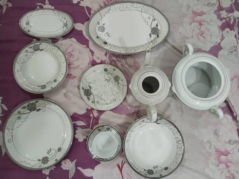 BONE CHINA DINNER SET 3