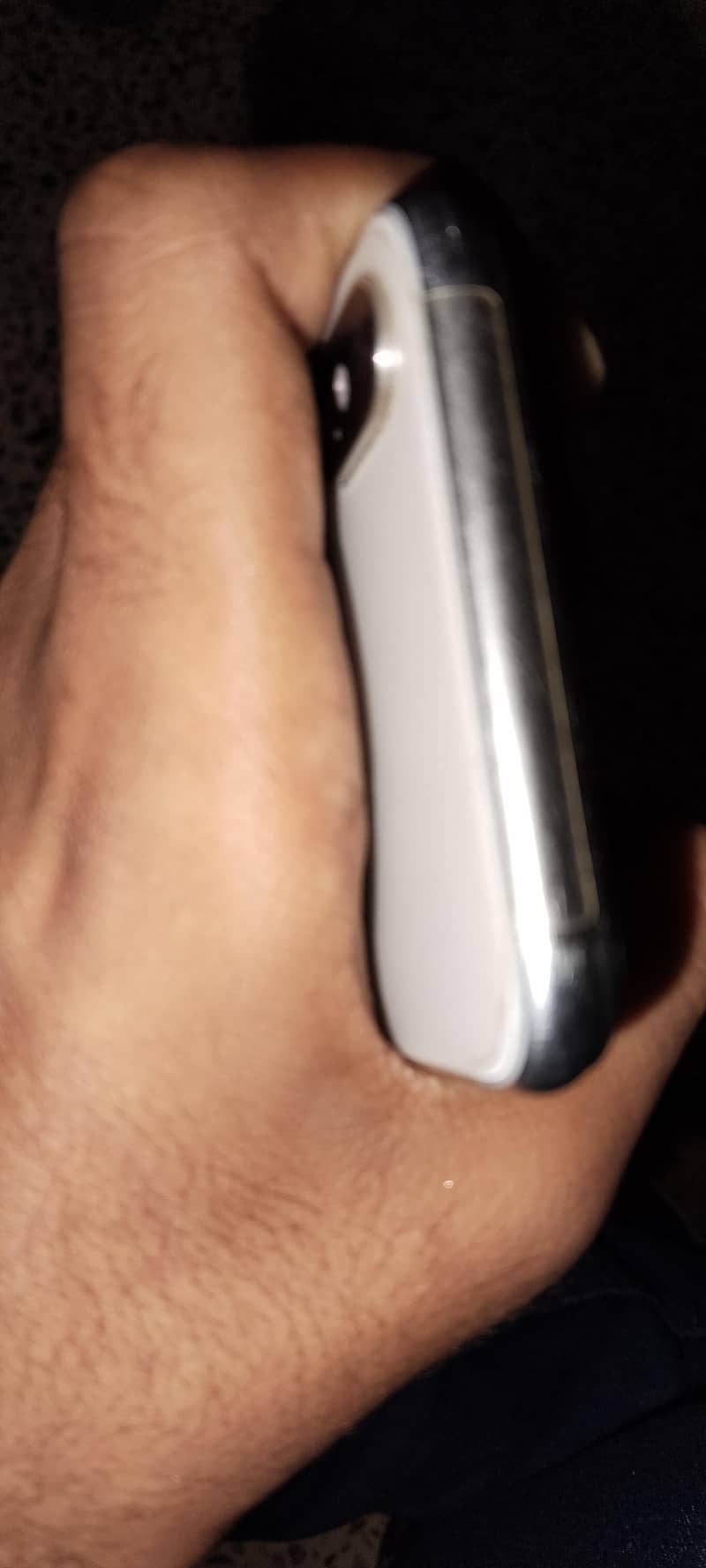 Apple iPhone X 3