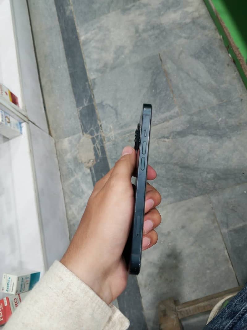 Apple iPhone 13 2