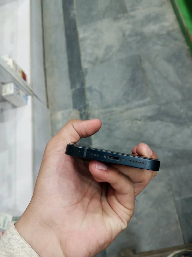 Apple iPhone 13 3
