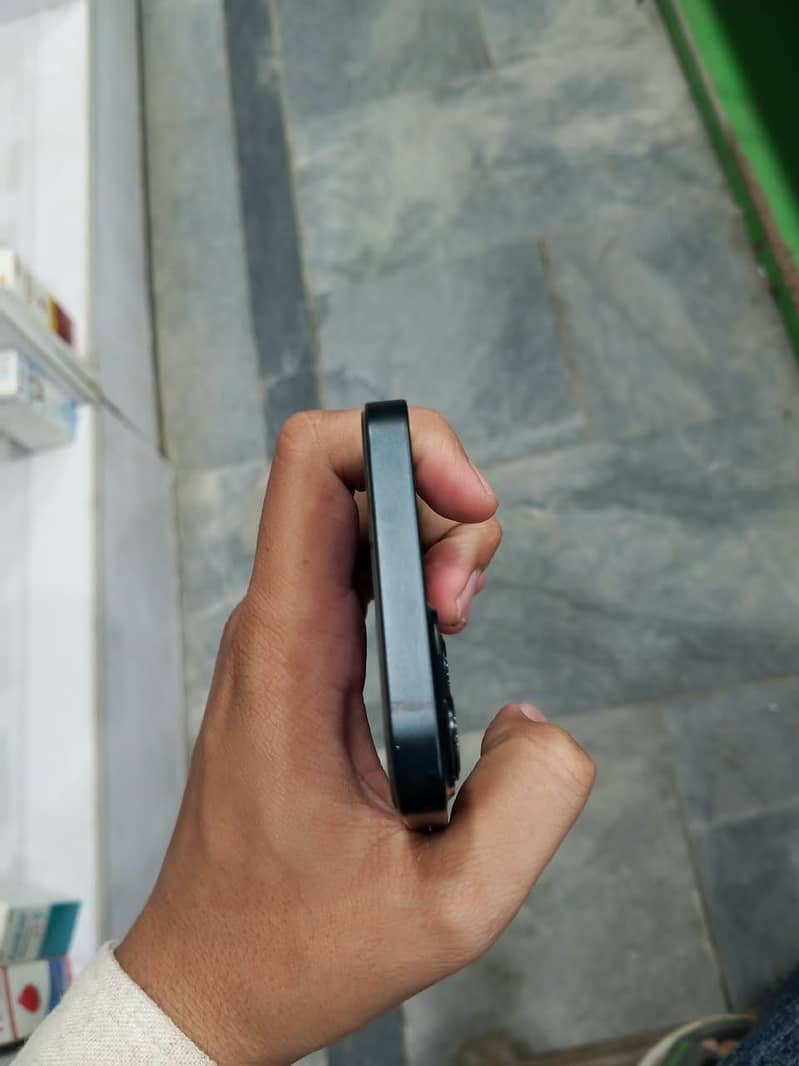 Apple iPhone 13 4