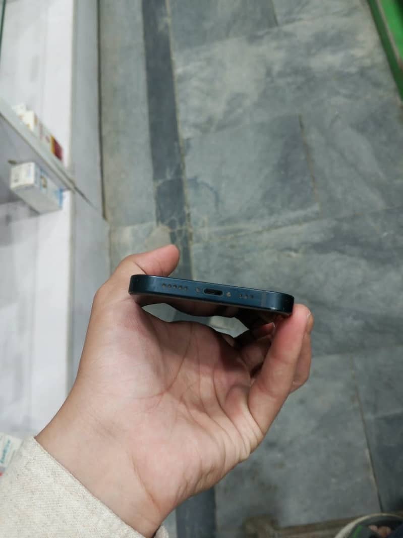 Apple iPhone 13 6