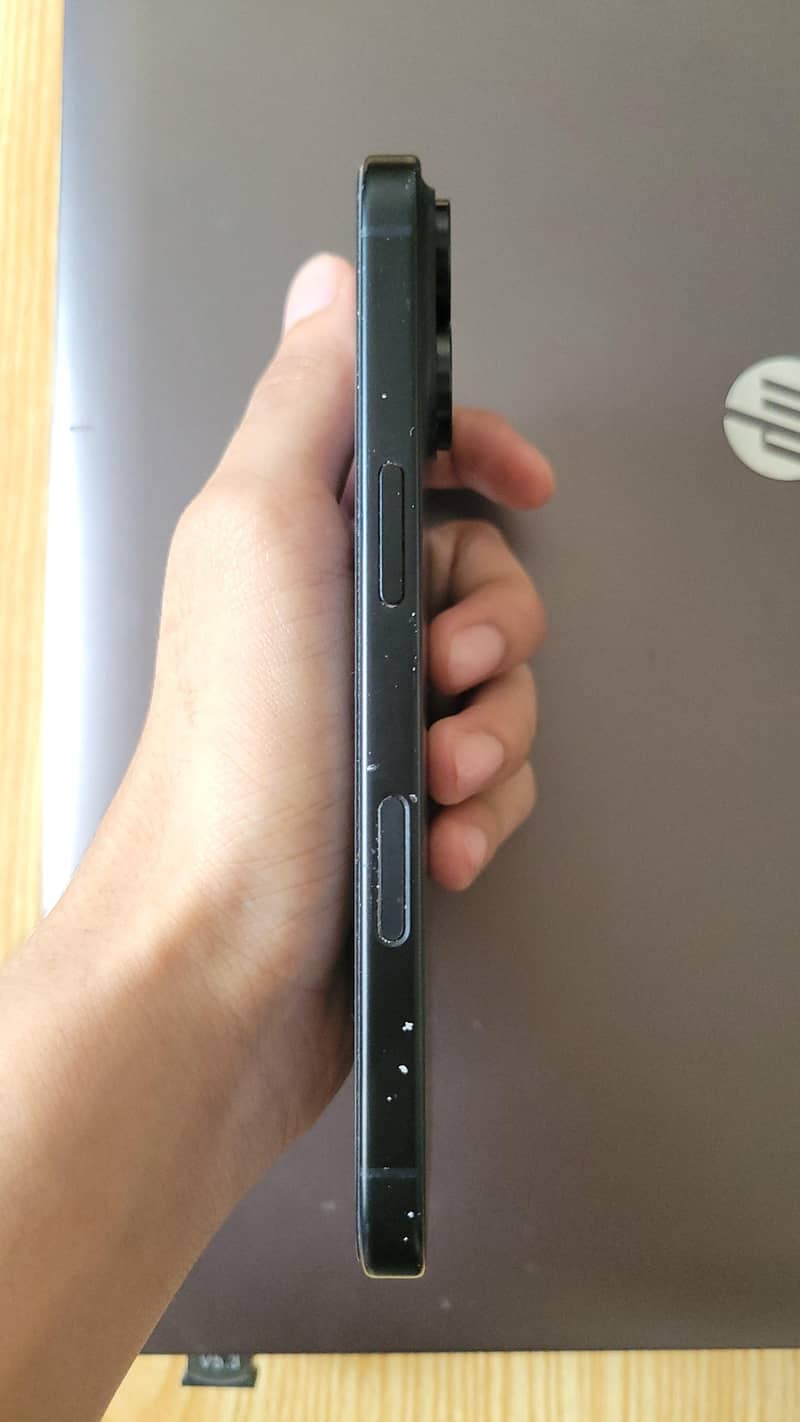 Apple iPhone 16 2