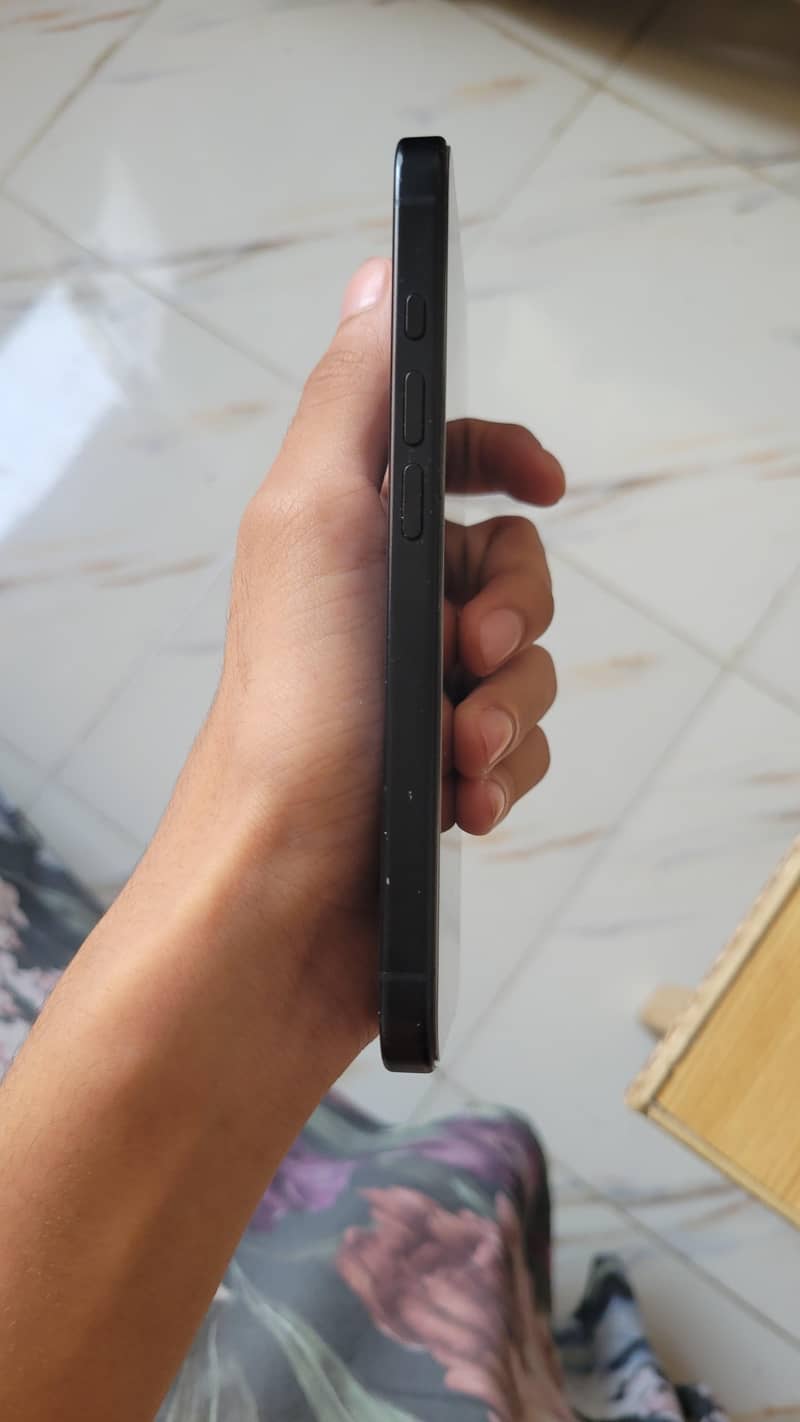 Apple iPhone 16 3