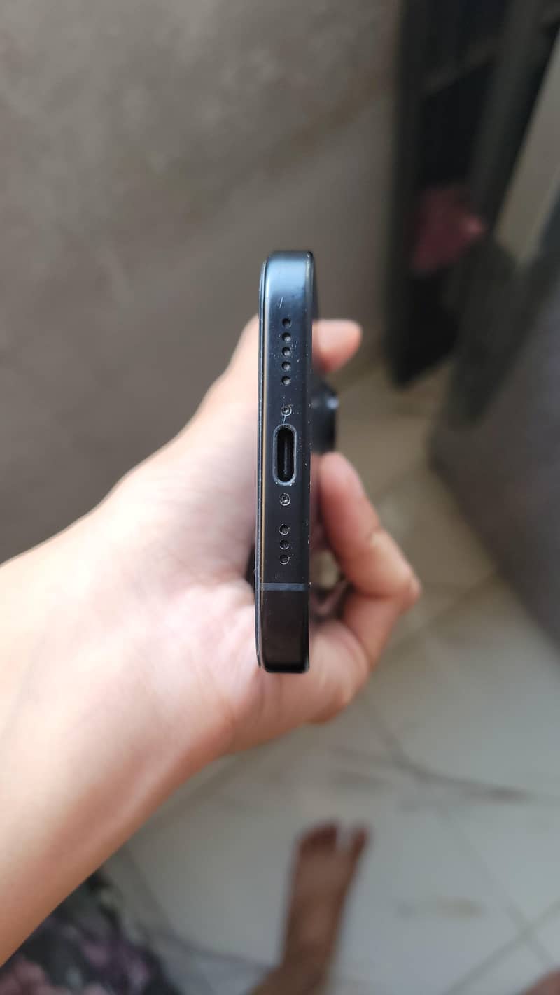 Apple iPhone 16 5