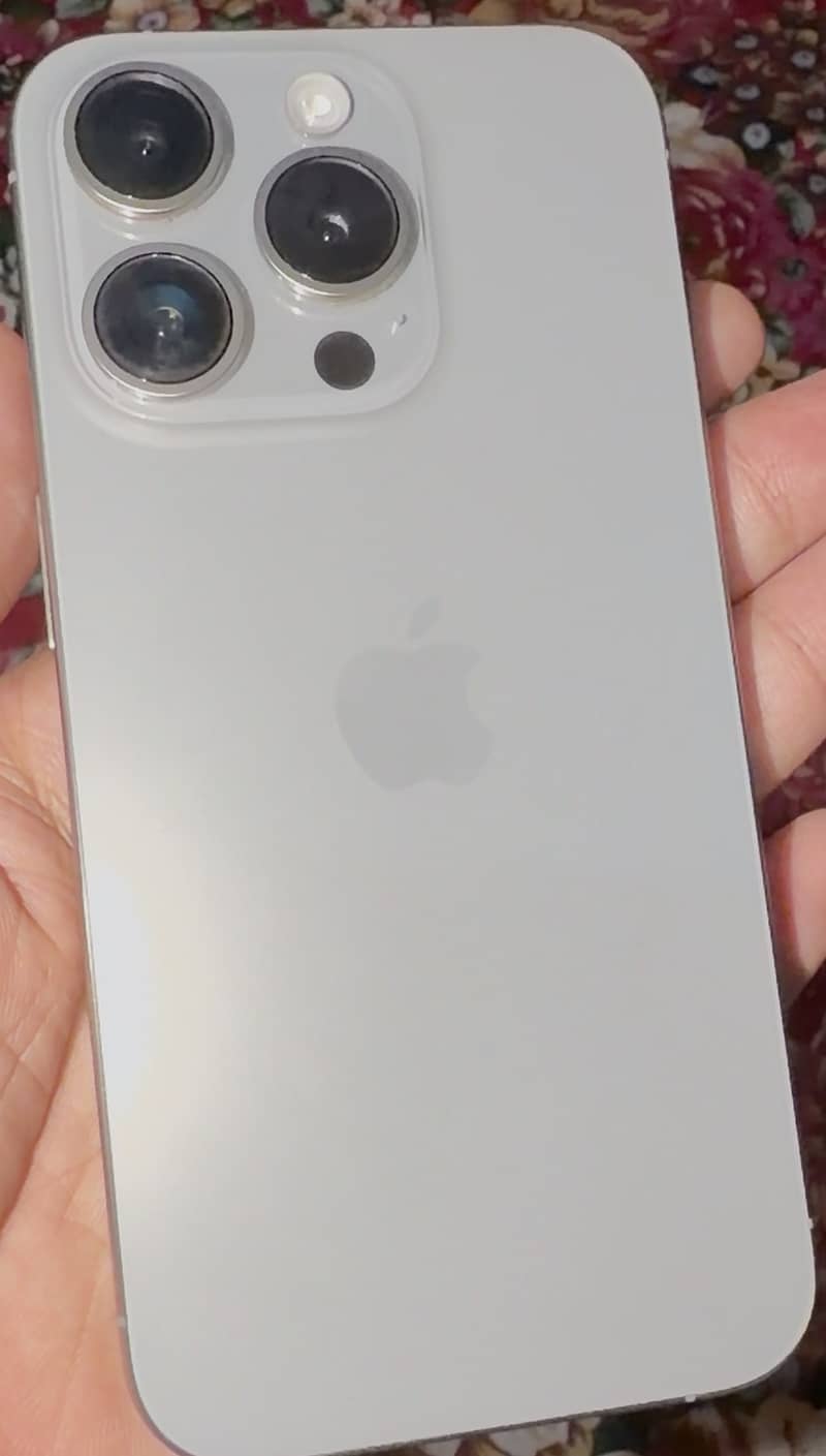Apple iPhone 15 Pro 0