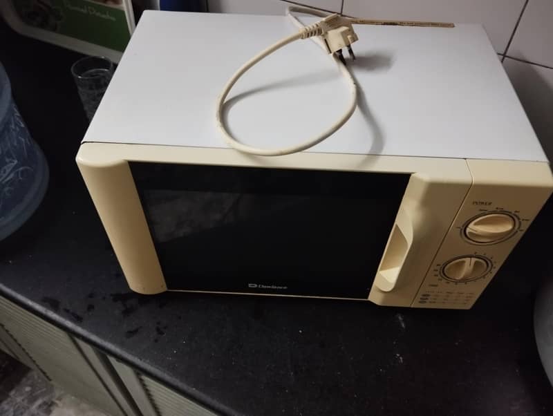 medium size microwave oven 1