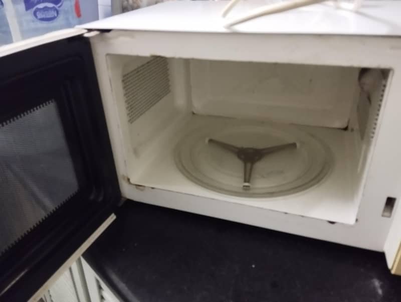 medium size microwave oven 2