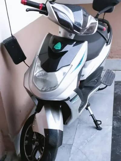 YJ future electric scote ( black and silver)