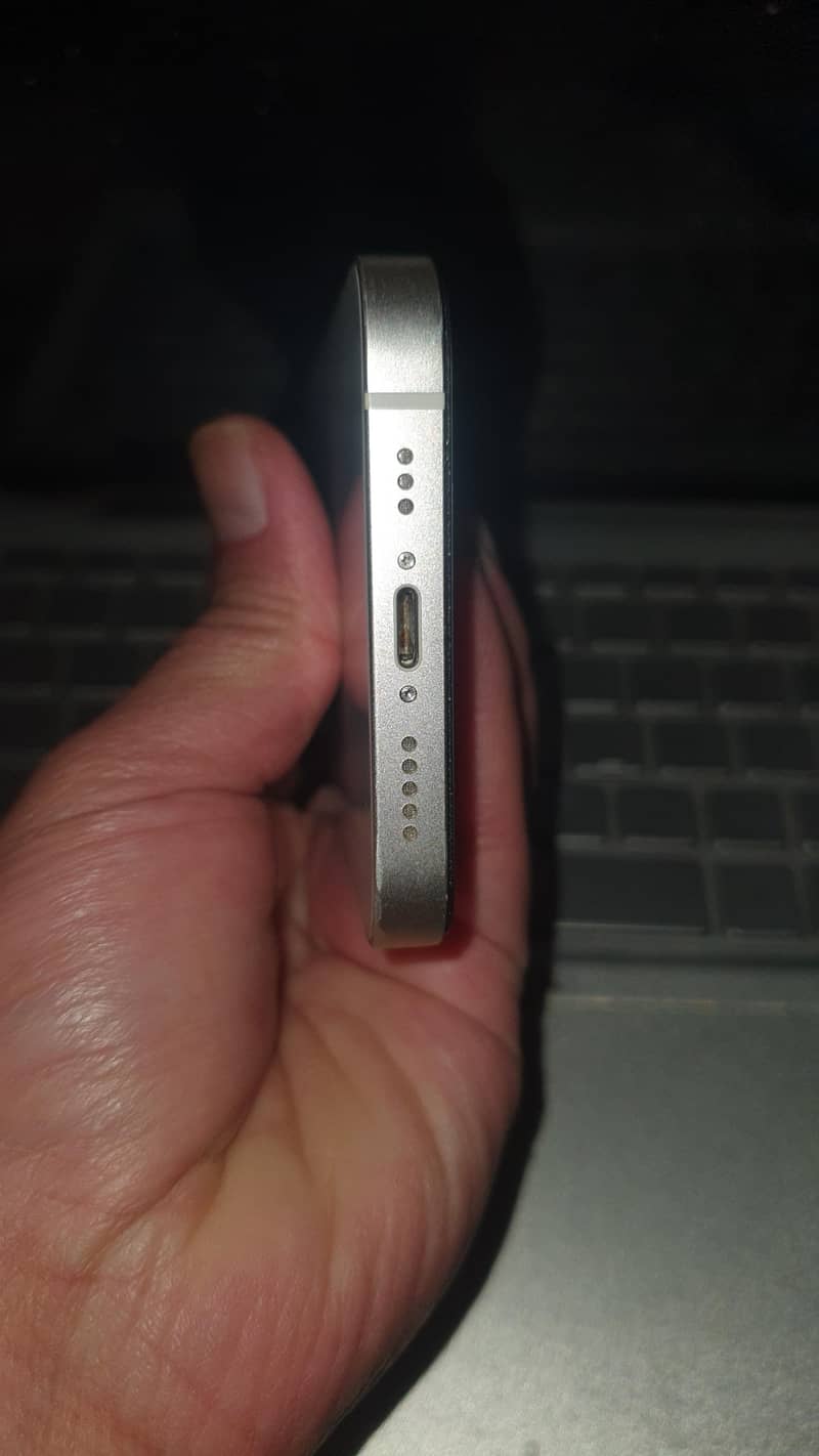 Apple iPhone 13 4