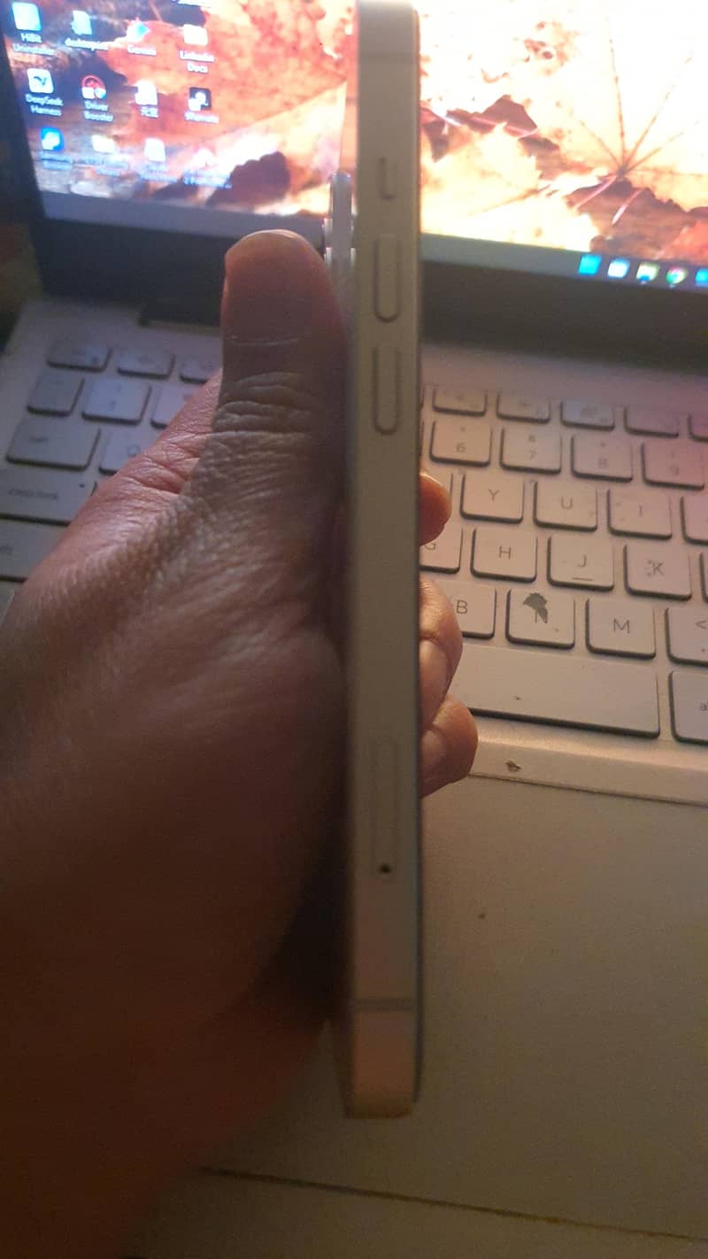 Apple iPhone 13 6