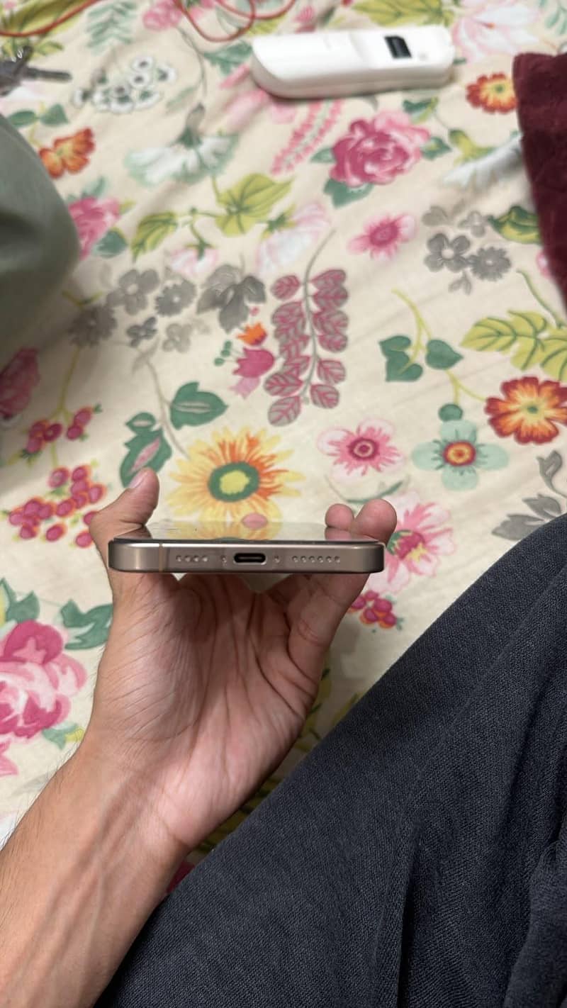 Apple iPhone 16 Pro Max 2
