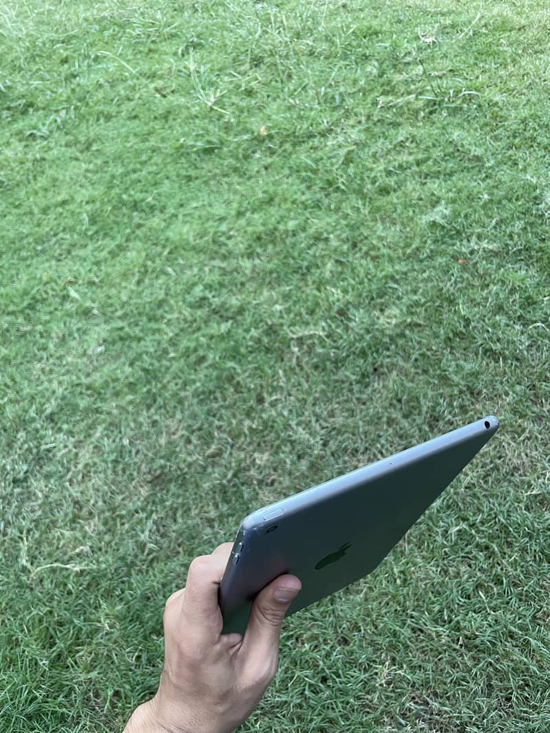Ipad 6th generation 128 4