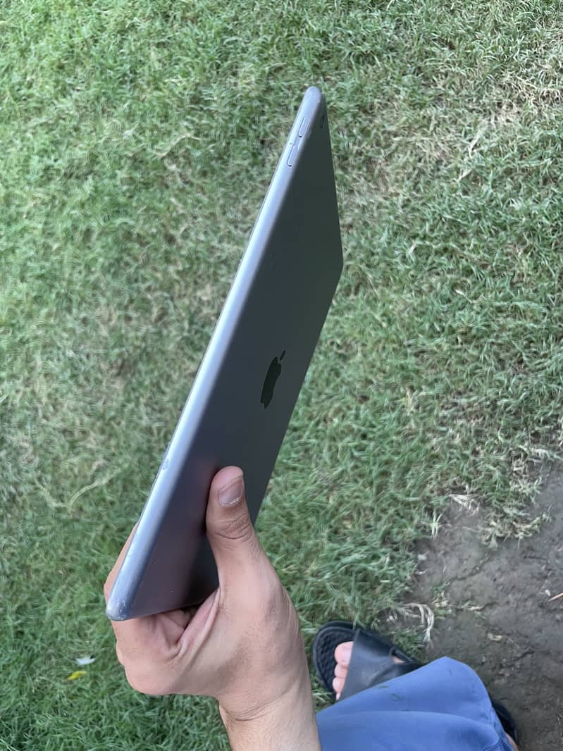 Ipad 6th generation 128 5