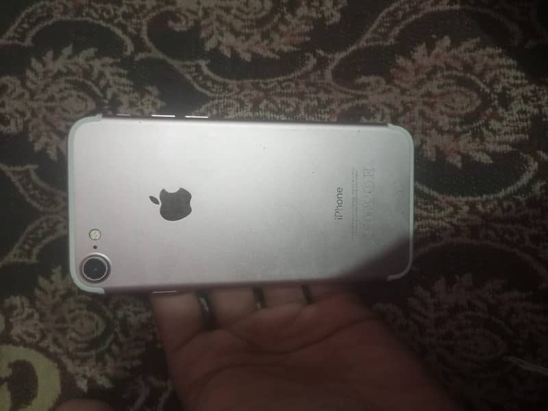 Apple iPhone 7 1