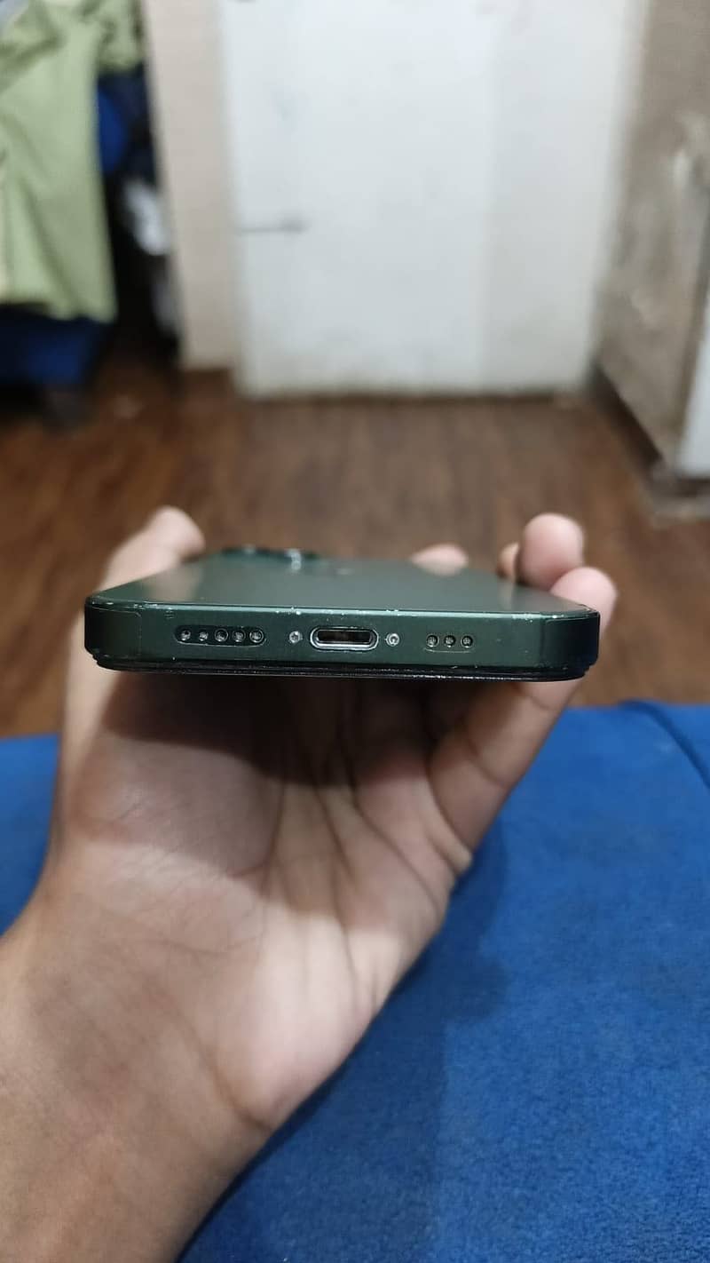 Apple iPhone 13 3