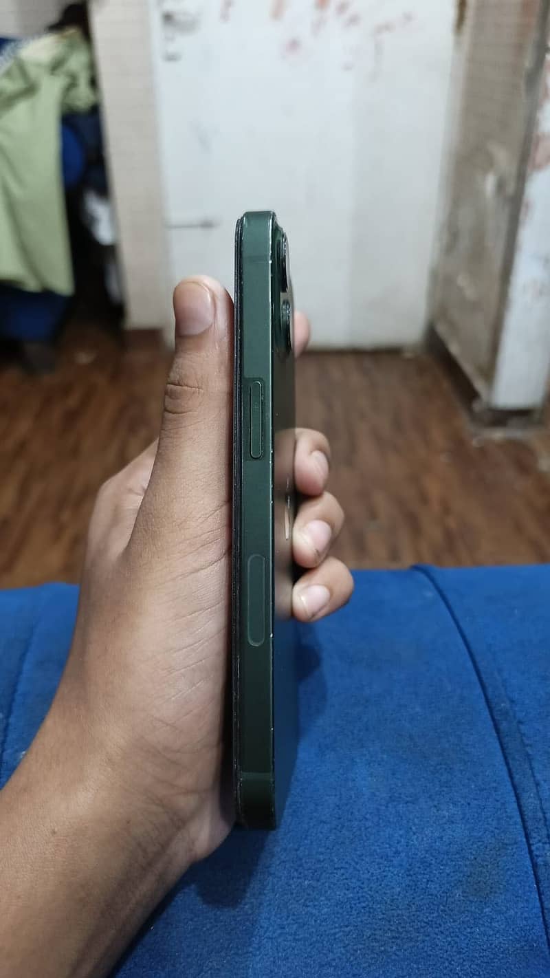 Apple iPhone 13 5