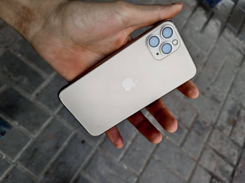 Apple iPhone 11 Pro 2