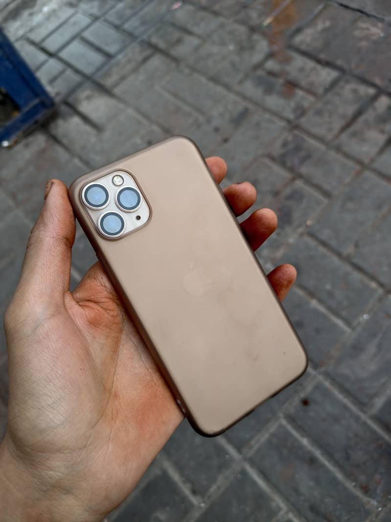 Apple iPhone 11 Pro 4