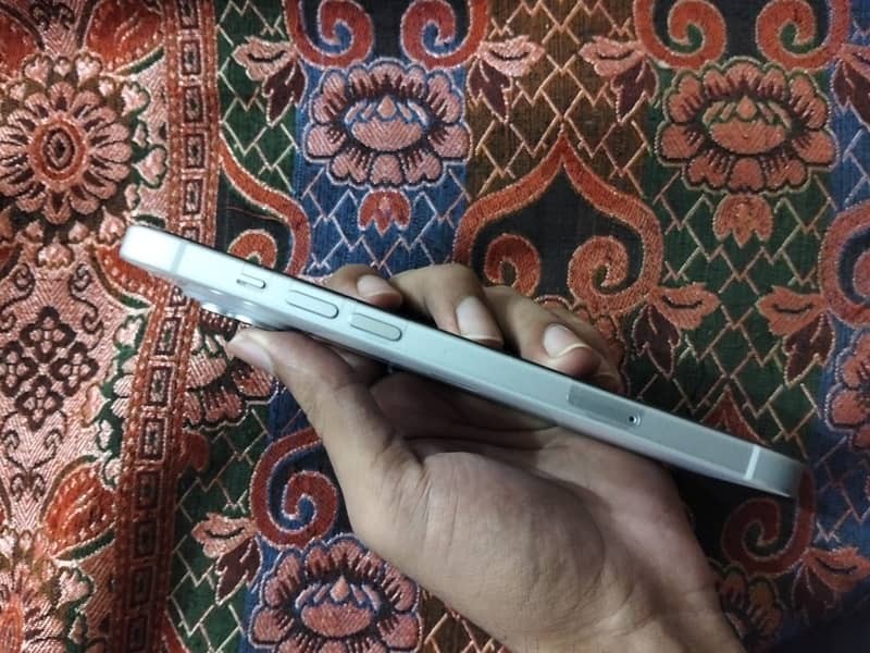 Apple iPhone 15 plus 3
