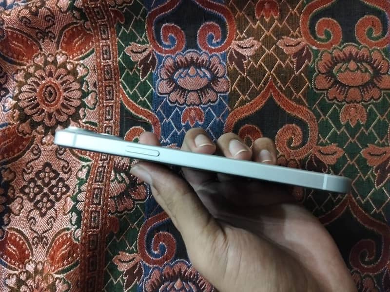 Apple iPhone 15 plus 4