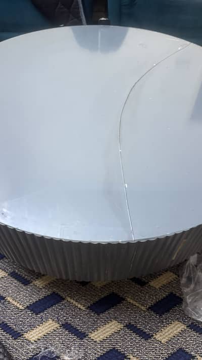 Selling round table