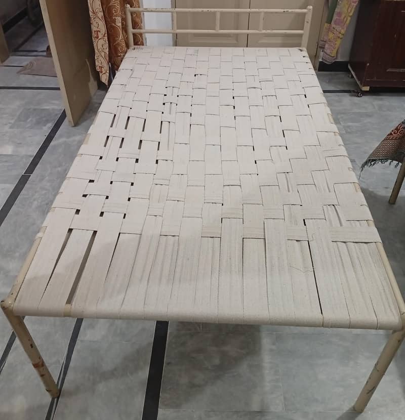 iron bed 0