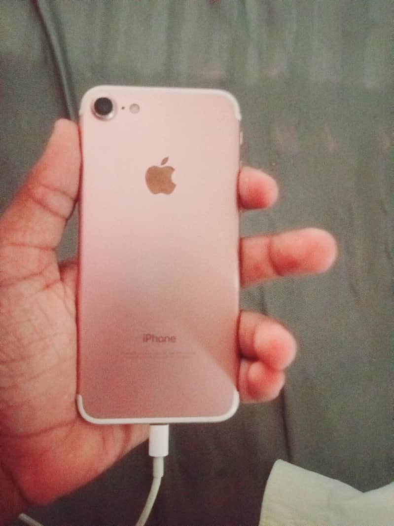Apple iPhone 7 0