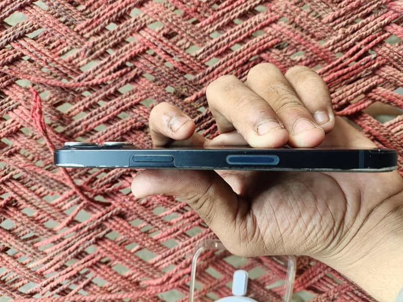 Apple iPhone 13 2