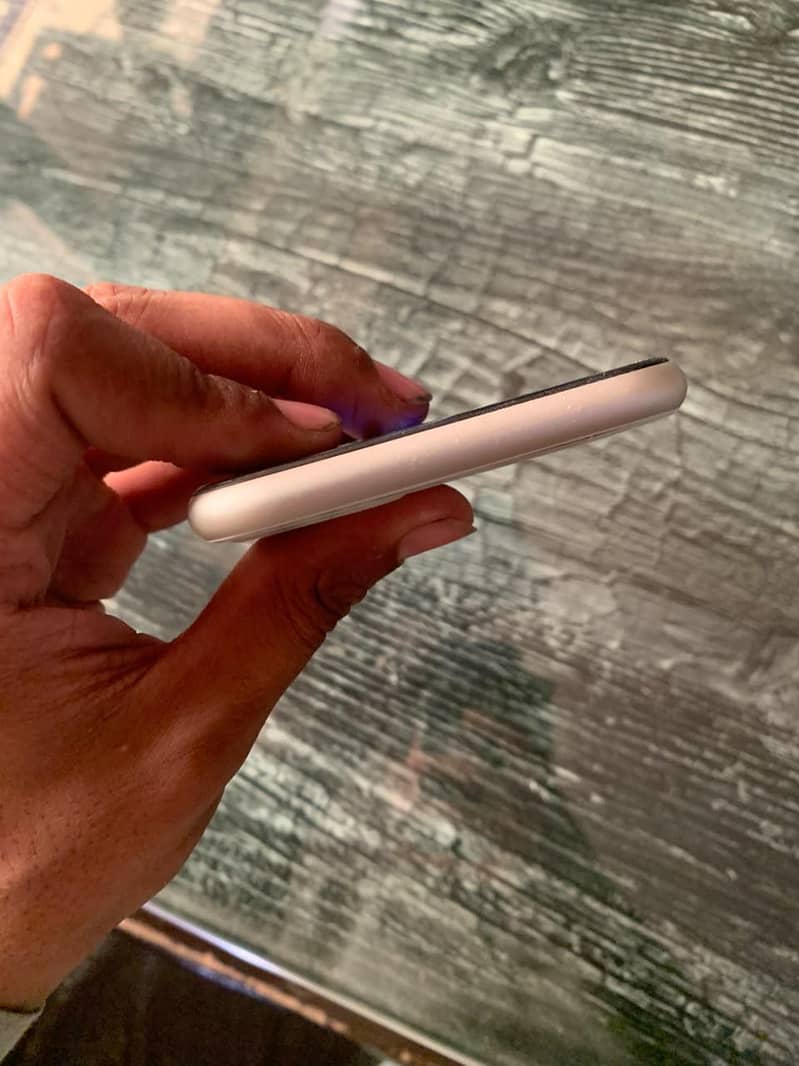 Apple iPhone 11 6