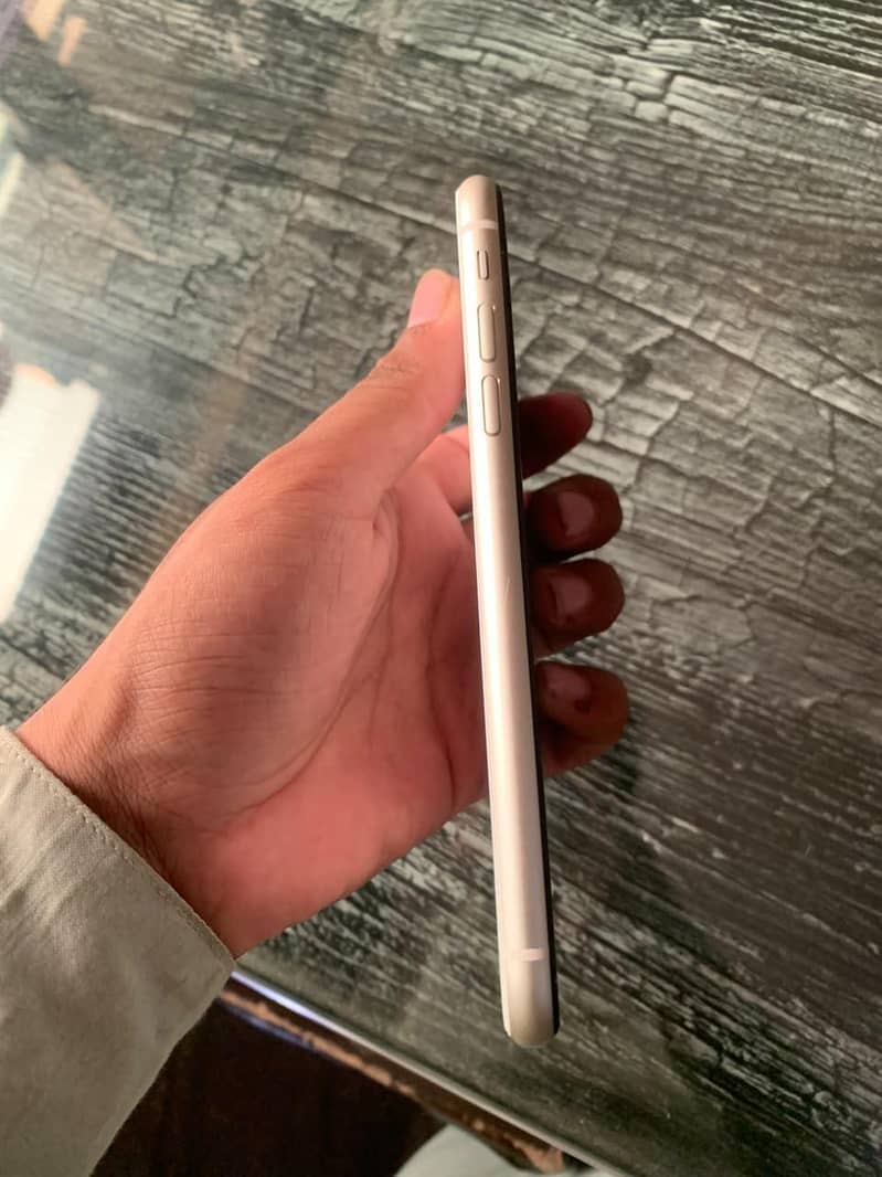 Apple iPhone 11 8