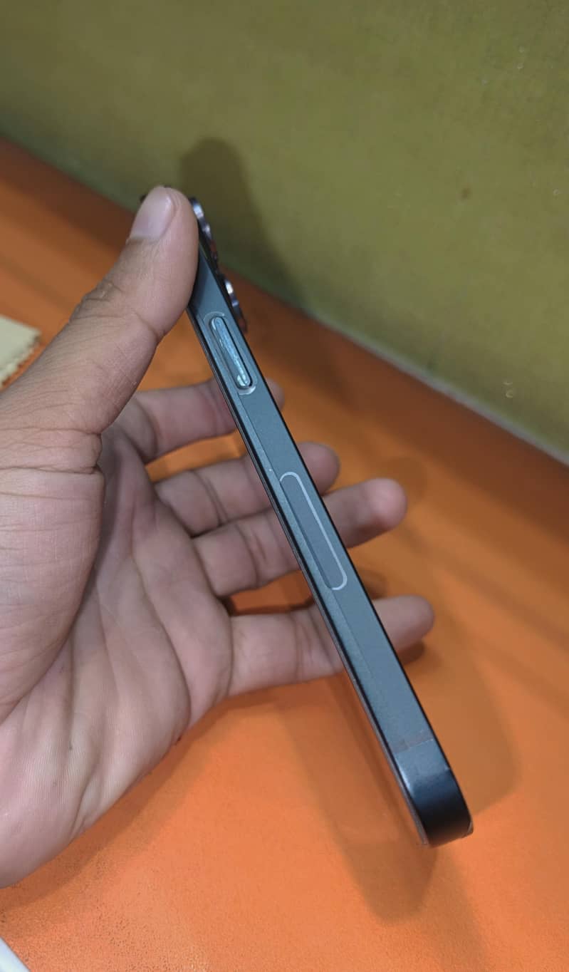 Apple iPhone 14 JV 1