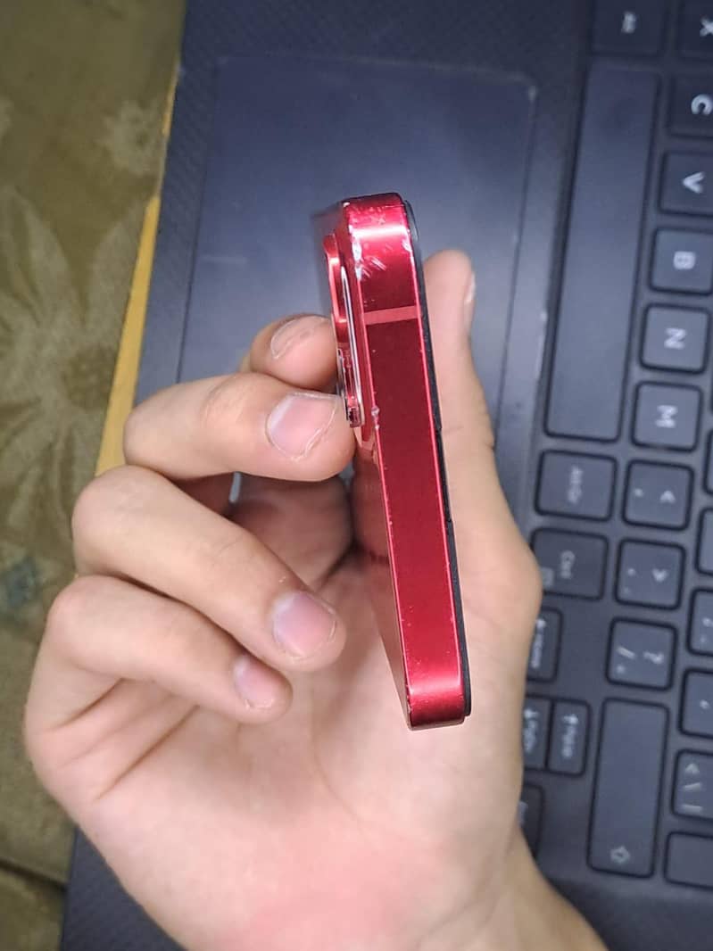 Apple iPhone 13 5