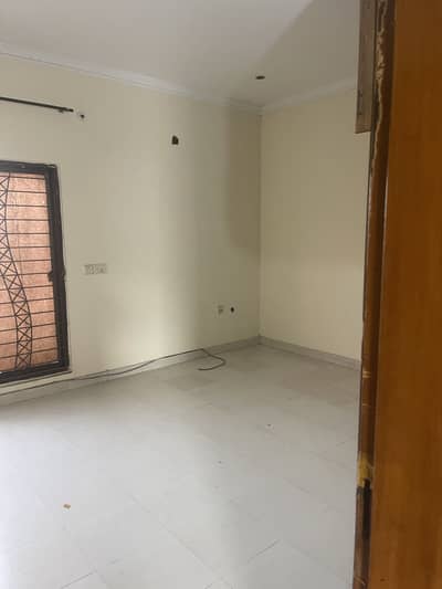 Used duble story house 4 bed with gass
