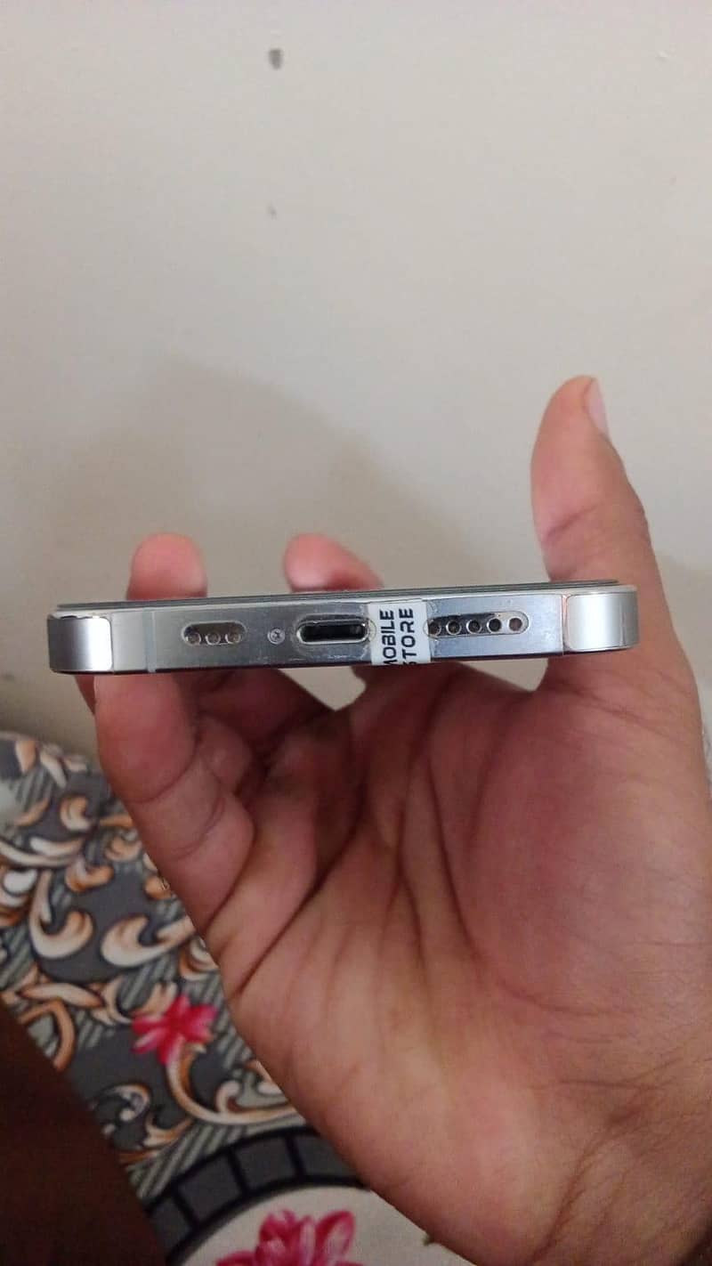 Apple iPhone 13 Pro 2