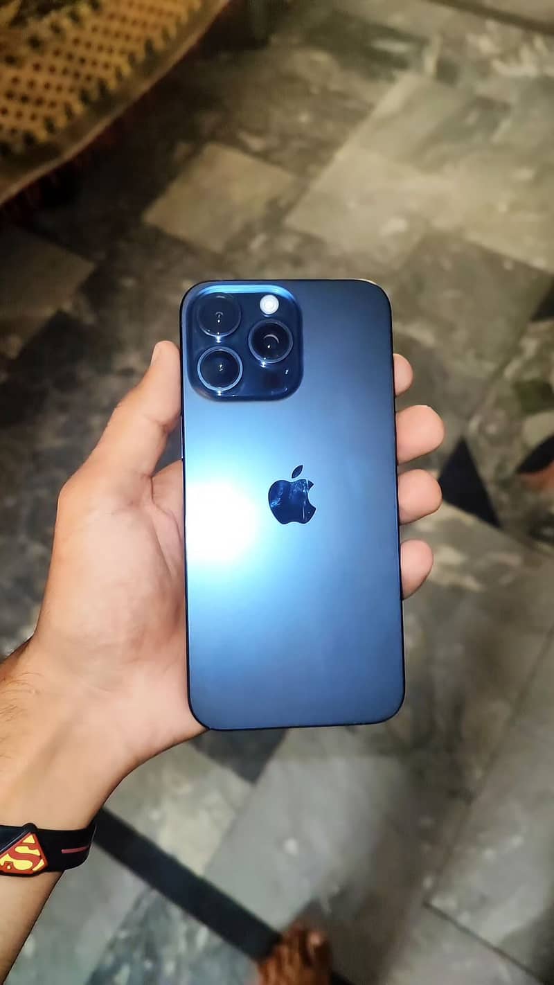 Apple iPhone 15 Pro Max 3