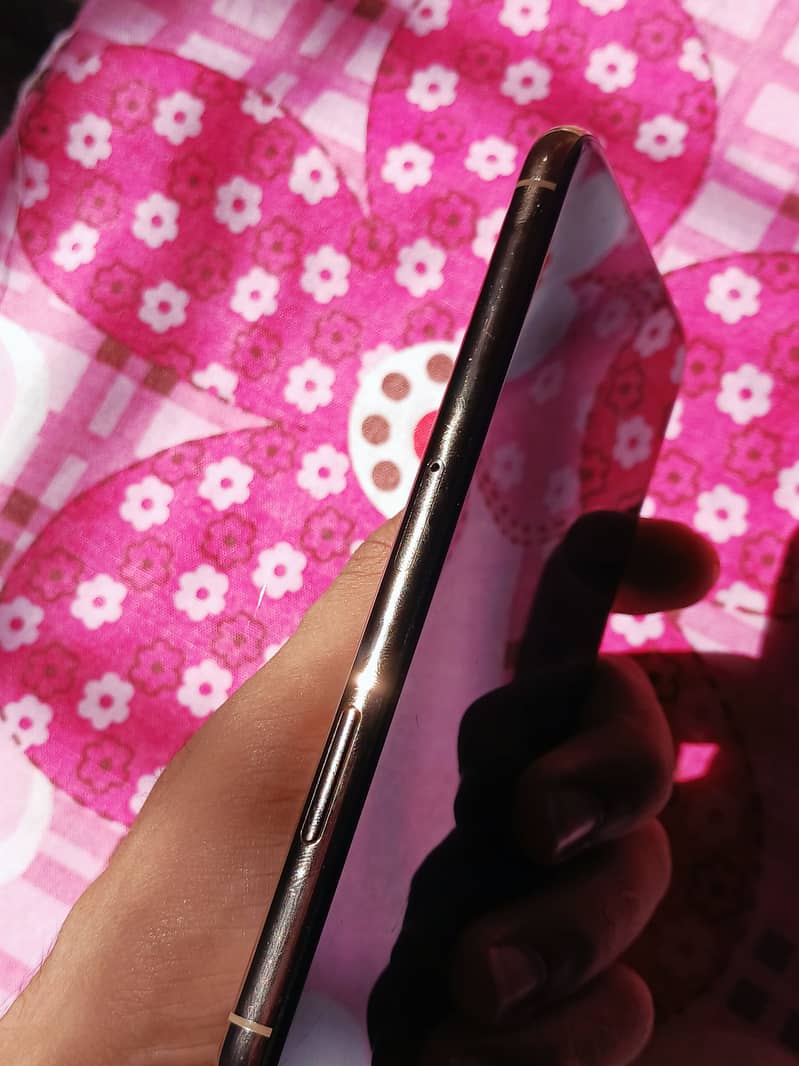 Apple iPhone 11 Pro 9