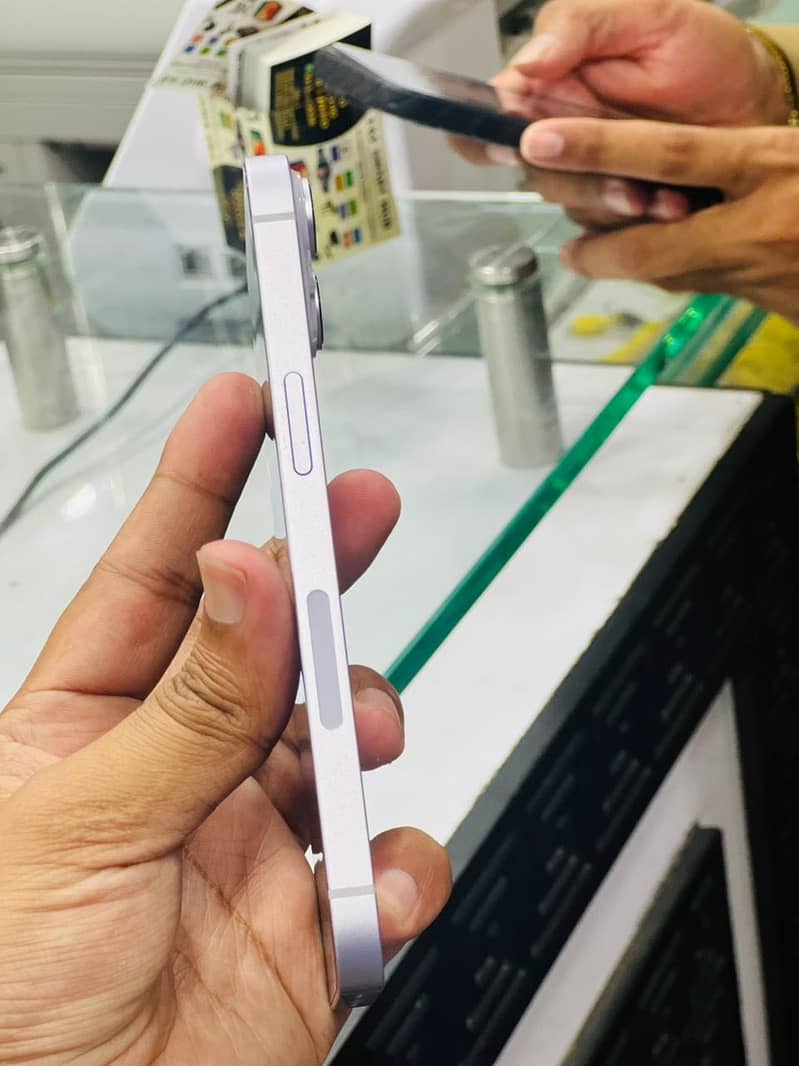 Apple iPhone 14 4