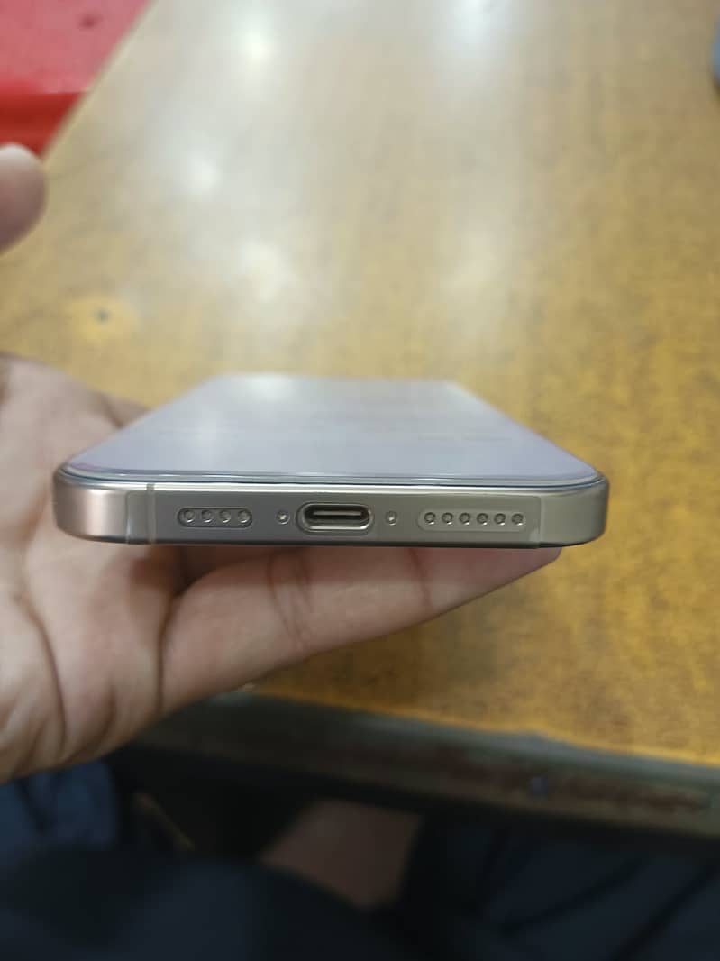 Apple iPhone 16 Pro Max 5