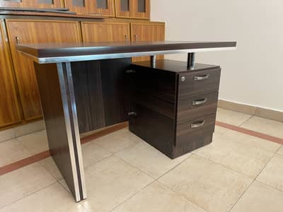 Executive Office Table / Study Table - 3 Drawers - 10/10 Condition